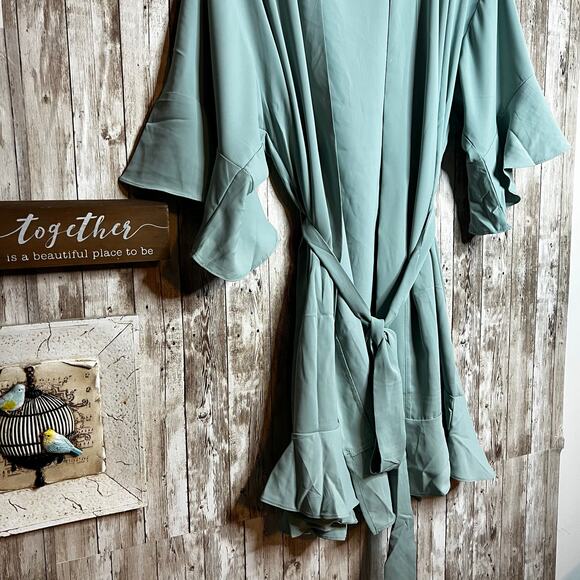 Birdy Grey Bridesmaid Robe – Sage Green – Size M/L - Picture 2 of 6